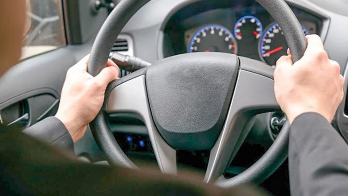Sẽ rất tệ hại nếu vô lăng bị rơ khi bạn đang di chuyển tại nơi đông người, địa hình xấu