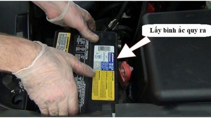 Hướng dẫn thay thế mô tơ bơm nước rửa kính ở ô tô 3