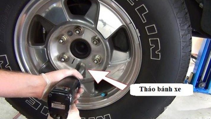 Hướng dẫn thay thế mô tơ bơm nước rửa kính ở ô tô 5