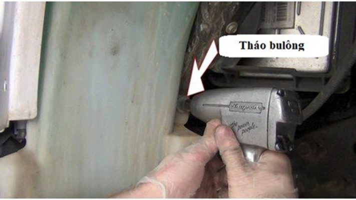 Hướng dẫn thay thế mô tơ bơm nước rửa kính ở ô tô 7