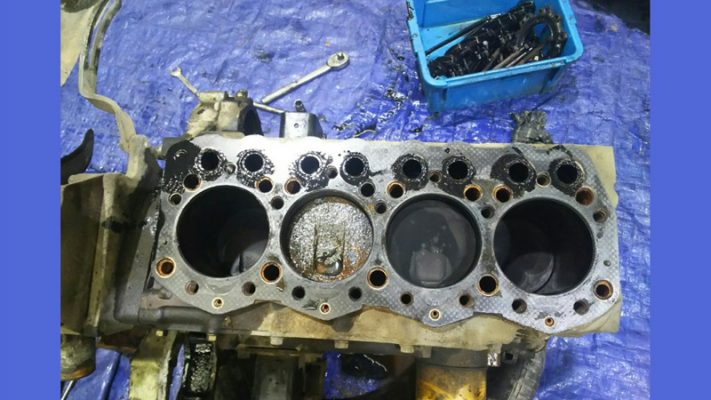 Dấu hiệu thổi gioăng mặt máy