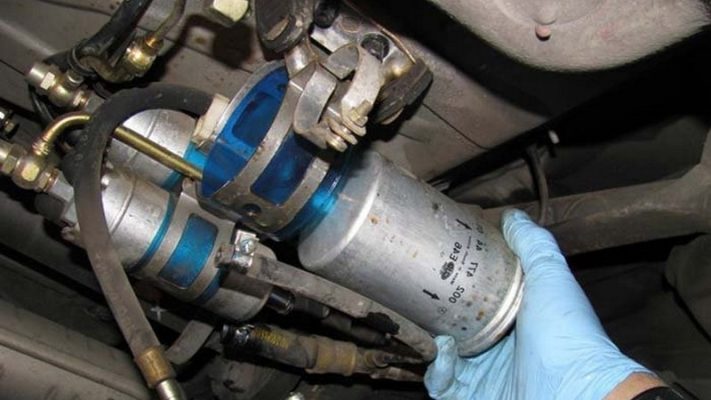 Thay bộ lọc nhiên liệu