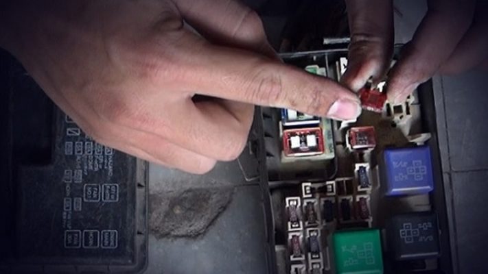 Công tắc đèn pha bị lỗi