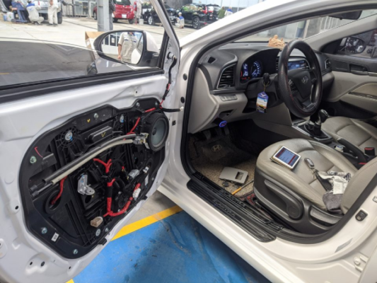 Cánh cửa xe ô tô chính hãng